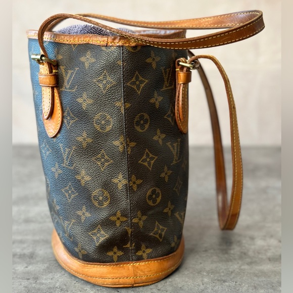 1. LOUIS VUITTON MONOGRAM PETIT BUCKET BAG. - Picture 10 of 14